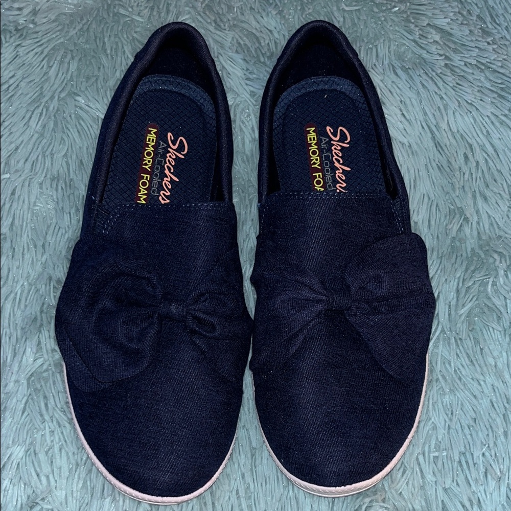 Skechers Navy Slip-On Shoes with Bow EUC 8.5